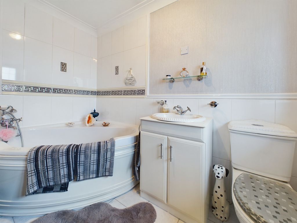 Additional image 11 of 4 bed detached house for saleMay Avenue, Canvey Island SS8