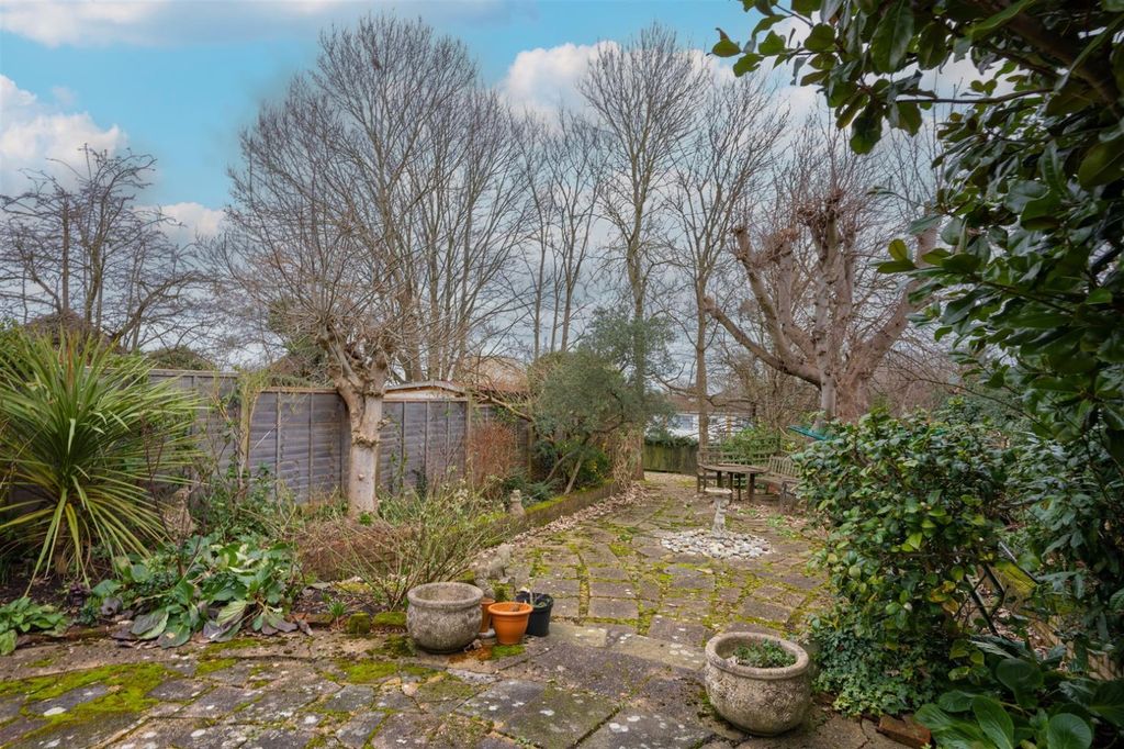 Additional image 11 of 3 bed semi-detached house for saleSparrows Herne, Bushey, Hertfordshire WD23