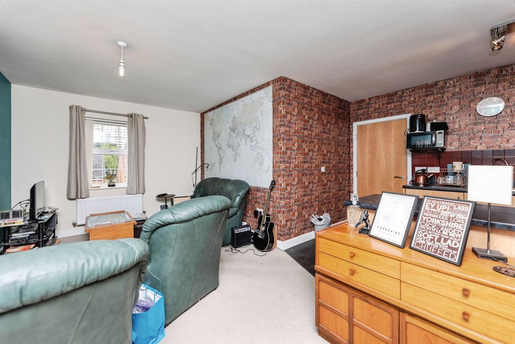 Additional image 10 of 2 bed flat for salePriory Chase, Pontefract WF8