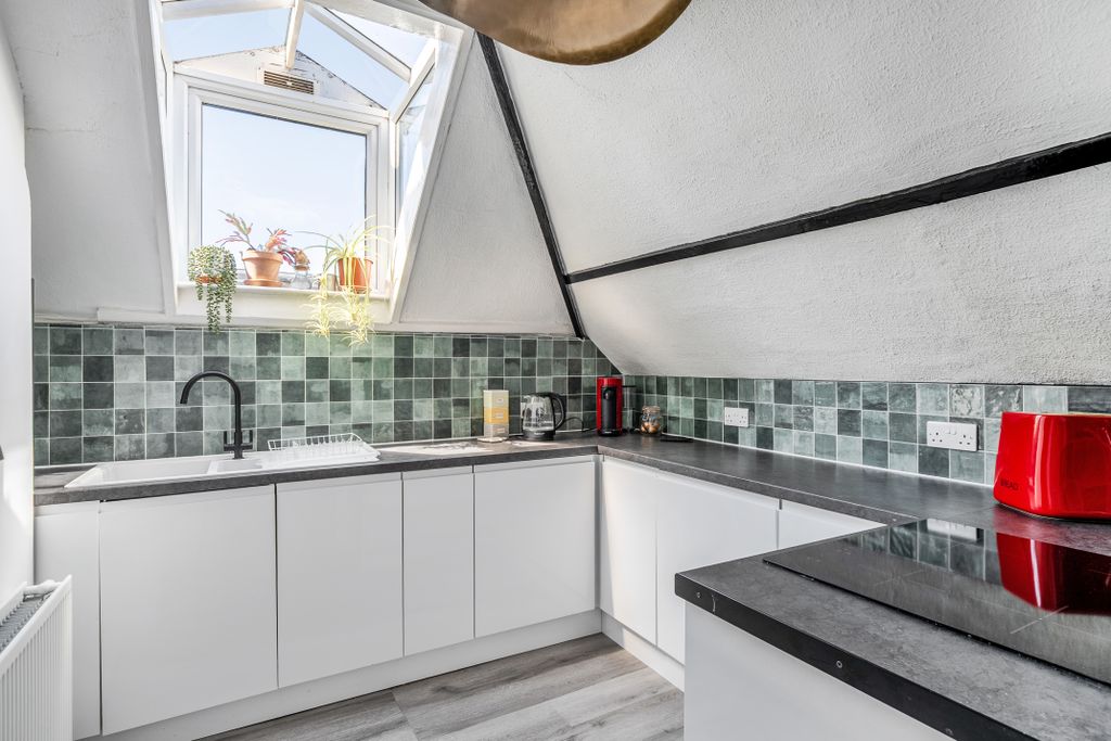 Additional image 6 of 2 bed flat for saleHarestone Hill, Caterham CR3