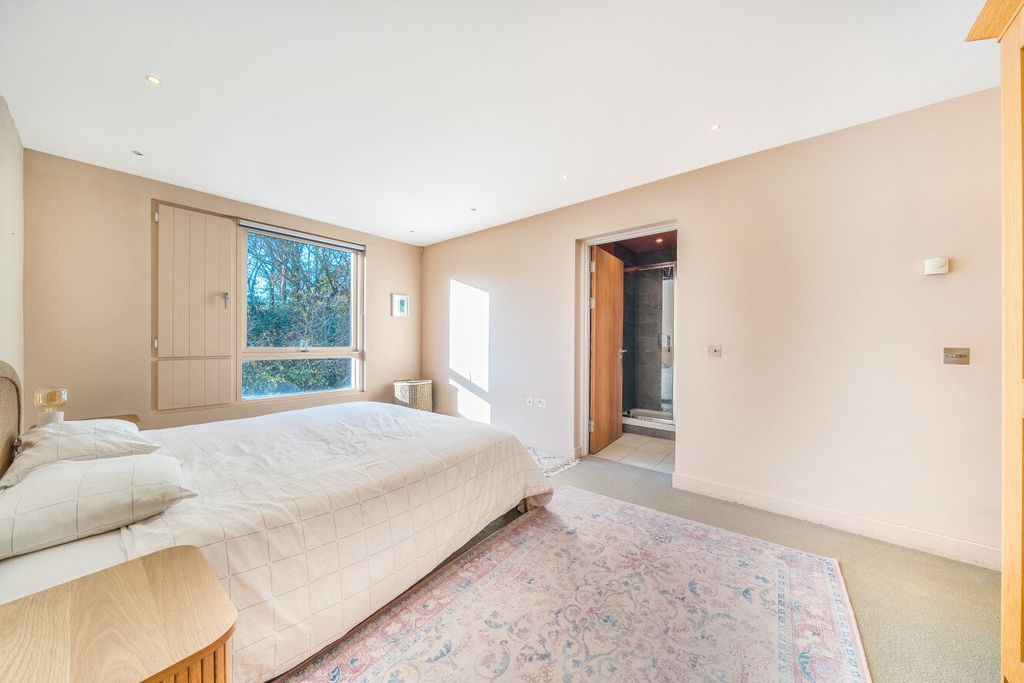 Additional image 8 of 2 bed flat for saleElmstead Lane, Chislehurst BR7