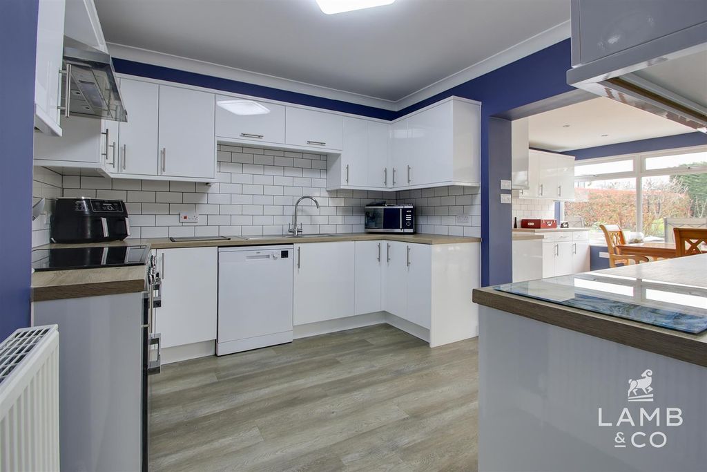Additional image 6 of 5 bed detached house for saleLondon Road, Little Clacton CO16