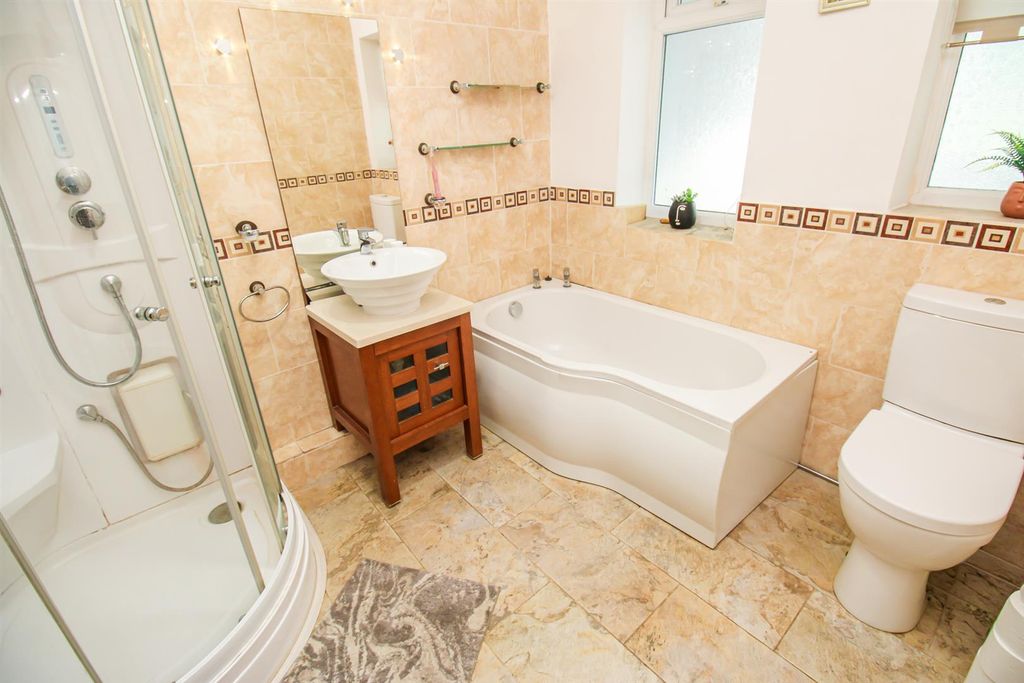 Additional image 10 of 2 bed detached bungalow for saleHolywell Lane, Castleford WF10