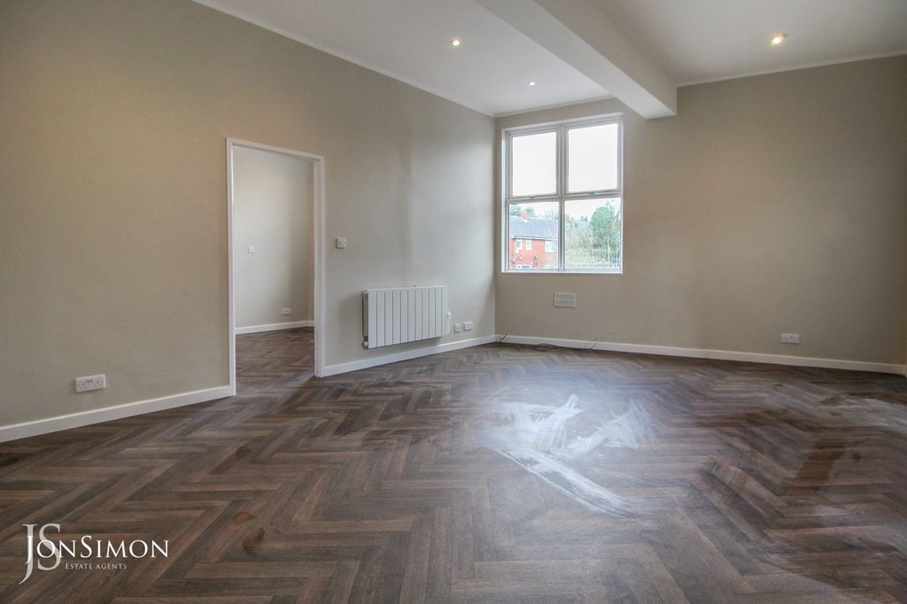 2 bed flat for saleWalmersley Old Road, Walmersley, Bury BL9 photo 3
