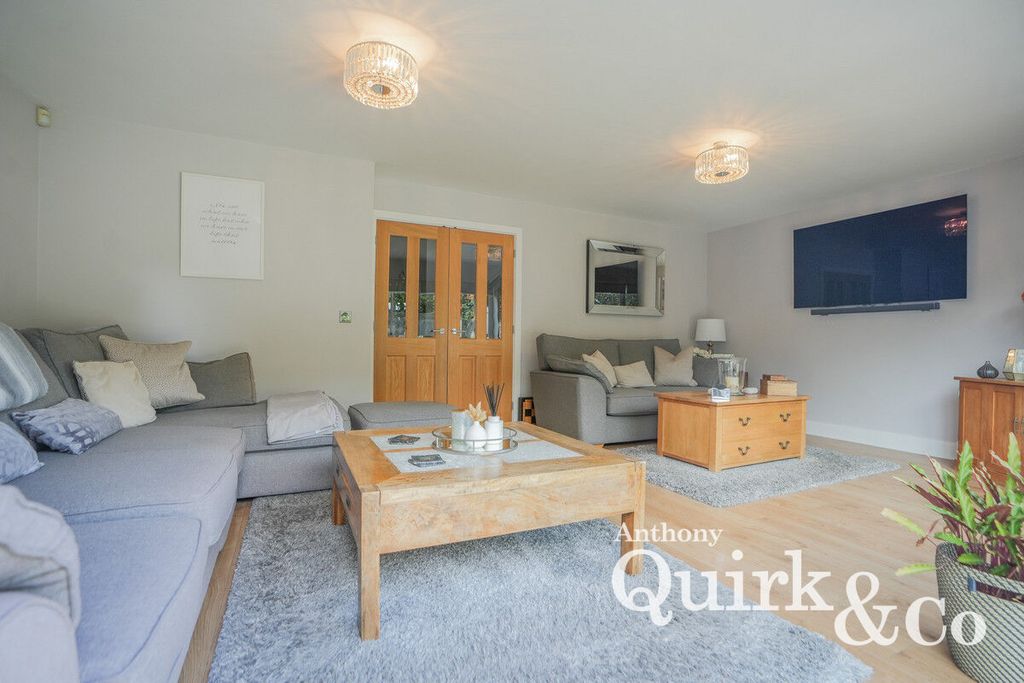 Additional image 7 of 4 bed detached house for saleChurch Parade, Canvey Island SS8