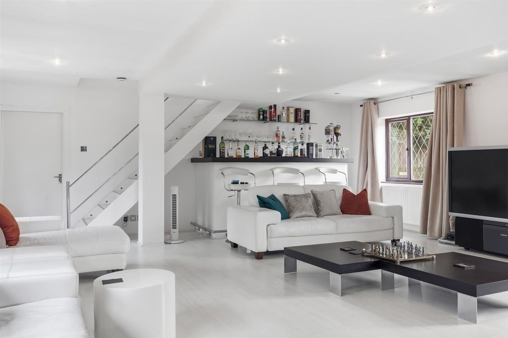 Additional image 17 of 6 bed detached house for saleBromley Lane, Chislehurst BR7