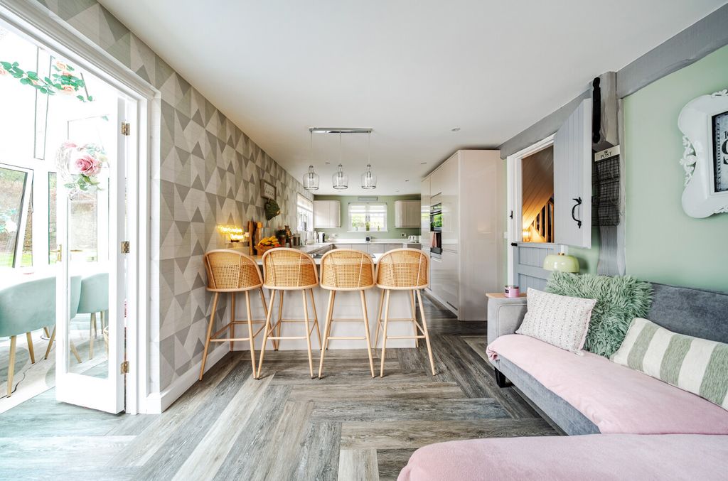 Additional image 3 of 5 bed detached house for saleYoulden Drive, Camberley, Surrey GU15