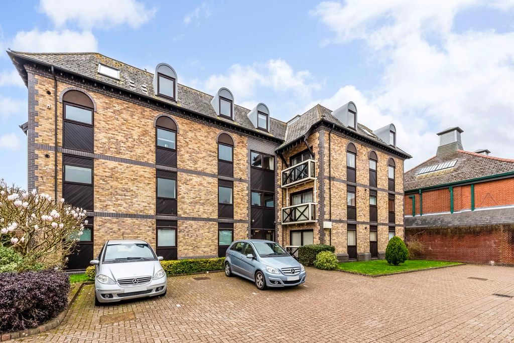 Additional image 2 of 2 bed flat for saleHenty Gardens, Chichester PO19