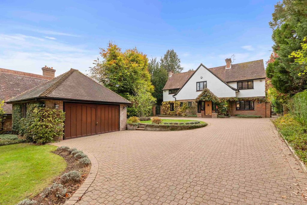 5 bed detached house for saleVillage Way, Little Chalfont HP7