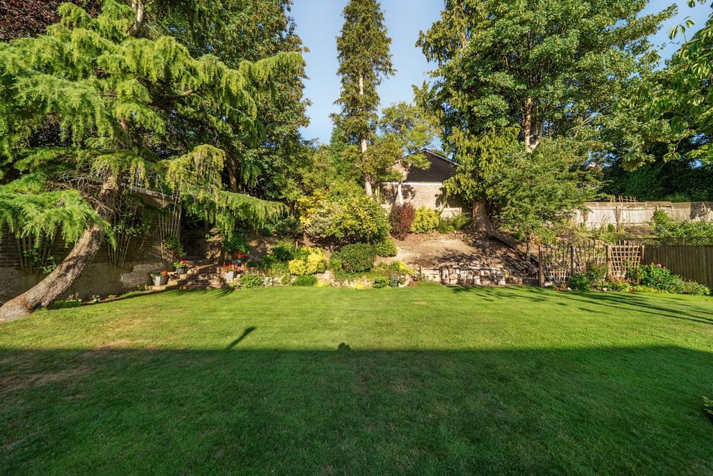 Additional image 3 of 4 bed detached house for saleBradenhurst Close, Caterham CR3