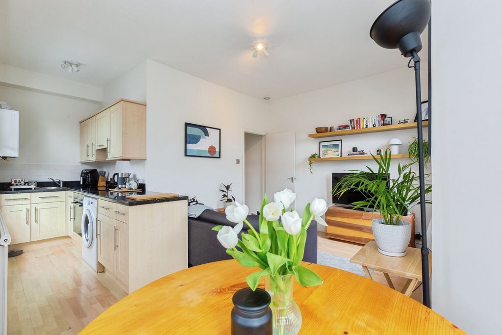 Additional image 2 of 1 bed flat for saleEssex Road, Thame, Oxfordshire OX9