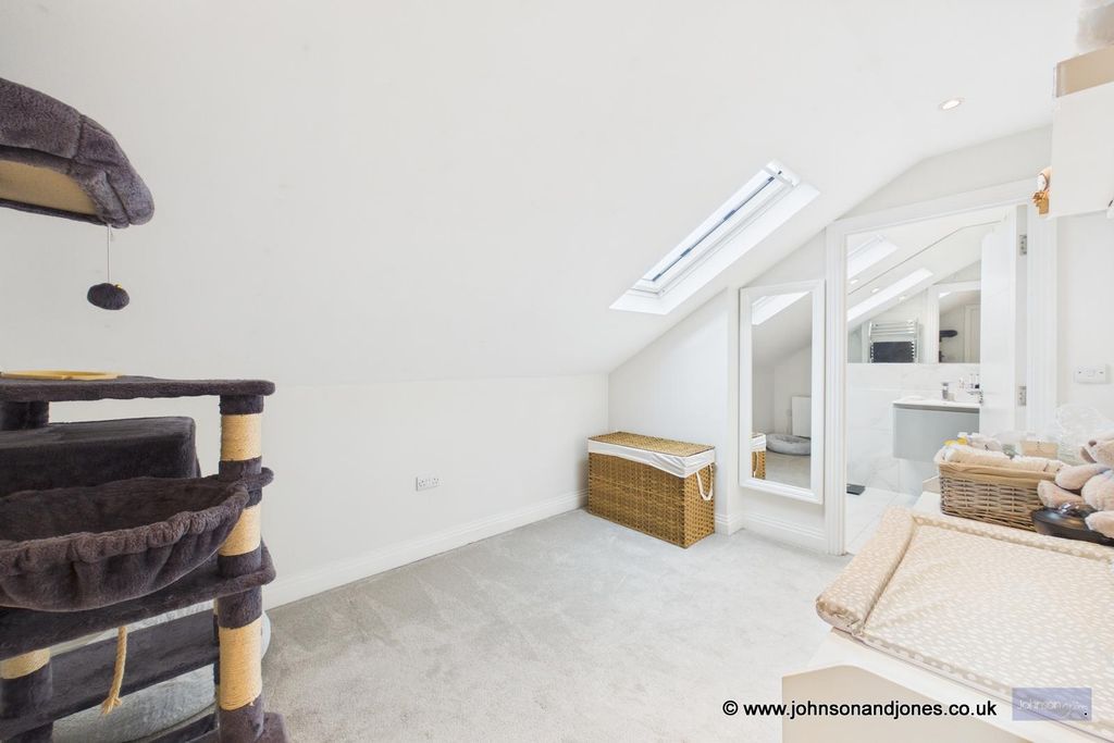 Additional image 12 of 2 bed flat for salePortman House, Chertsey KT16