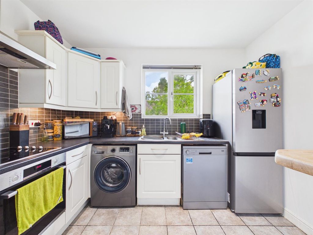 Additional image 3 of 2 bed flat for saleMiddlefield Road, Chippenham SN14
