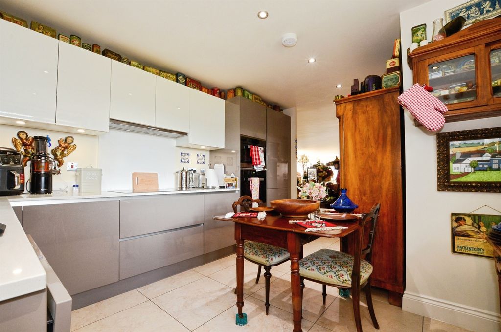 Additional image 32 of 3 bed penthouse for saleMarlborough Drive, Bushey WD23
