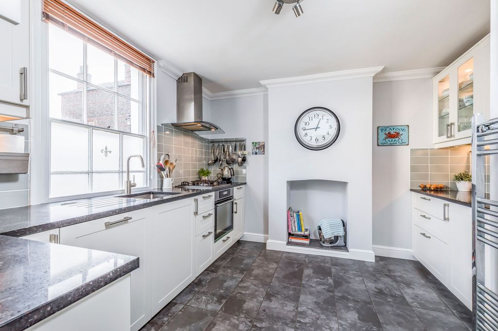 Additional image 3 of 4 bed semi-detached house for saleSt. Johns Street, Chichester PO19