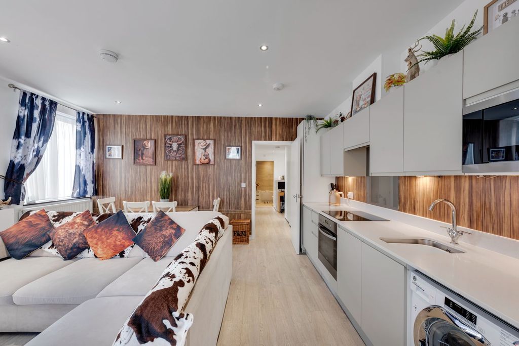 Additional image 3 of 2 bed flat for saleHanworth Lane, Chertsey KT16