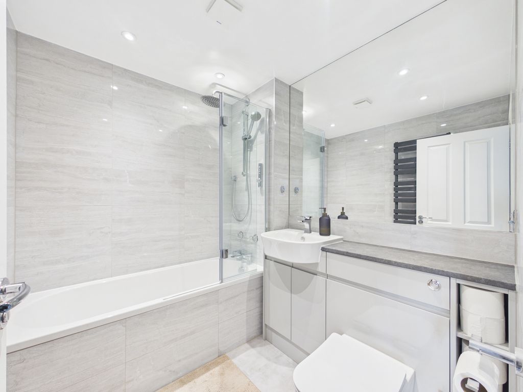 Additional image 10 of 3 bed town house for saleRed Kite Road, Chinnor, Oxfordshire OX39