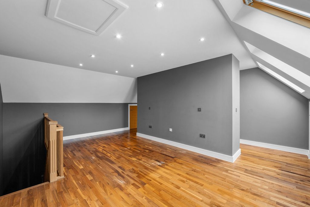 Additional image 6 of 5 bed detached house for saleHolland Park, Caterham CR3