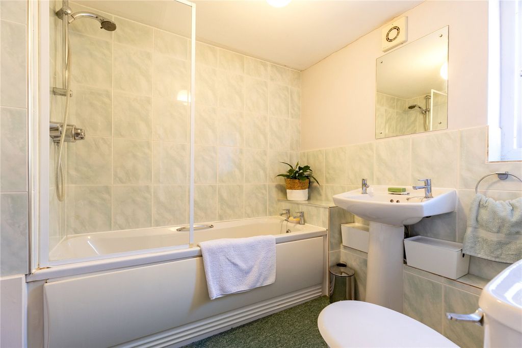 Additional image 7 of 2 bed flat for saleCheltenham Road, Cirencester, Gloucestershire GL7