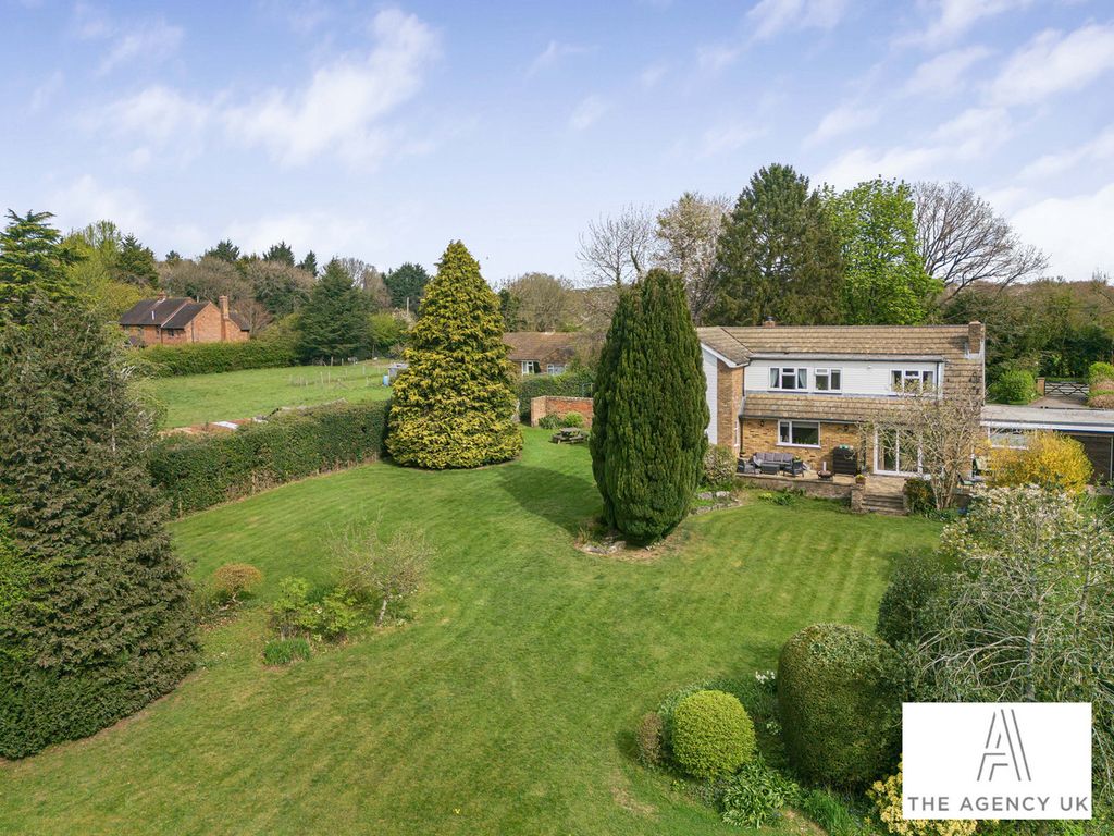 3 bed detached house for saleSprigs Holly Lane, Chinnor OX39