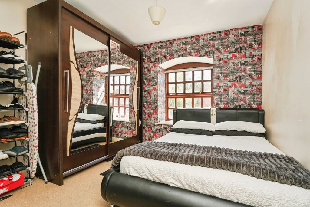 Additional image 5 of 2 bed flat for saleMill Bank, Evesham, Worcestershire WR11