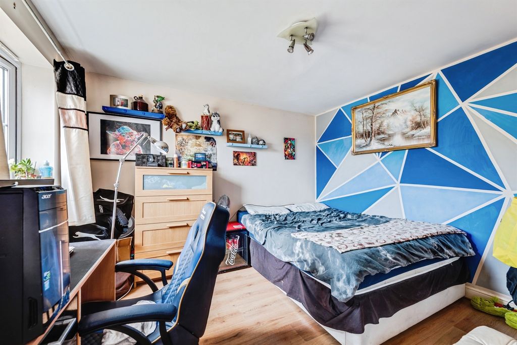 Additional image 9 of 5 bed terraced house for saleElmhurst Way, Carterton OX18