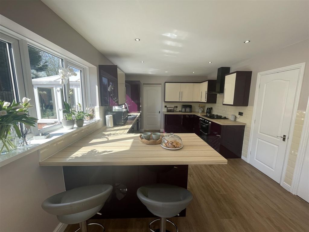 Additional image 10 of 6 bed detached house for saleLindisfarne Close, Chester Le Street DH2