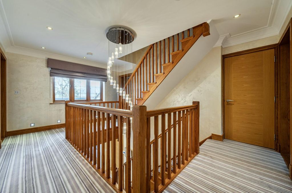 Additional image 8 of 5 bed detached house for saleProwse Avenue, Bushey Heath, Bushey WD23