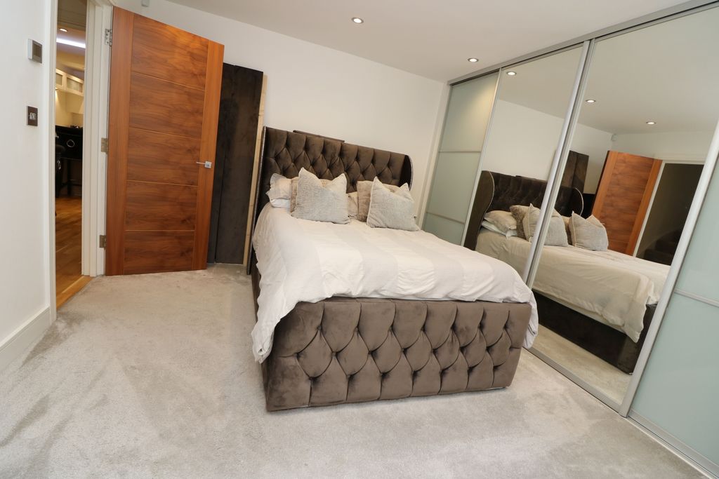 Additional image 6 of 2 bed maisonette for saleGuildford Street, Chertsey, Surrey KT16