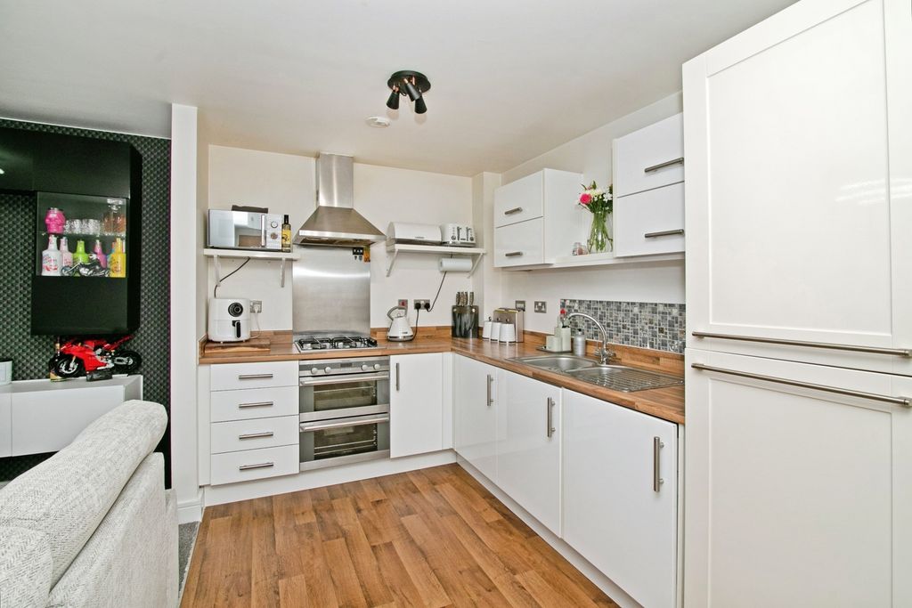 Additional image 4 of 2 bed flat for saleKerrier Way, Camborne, Cornwall TR14