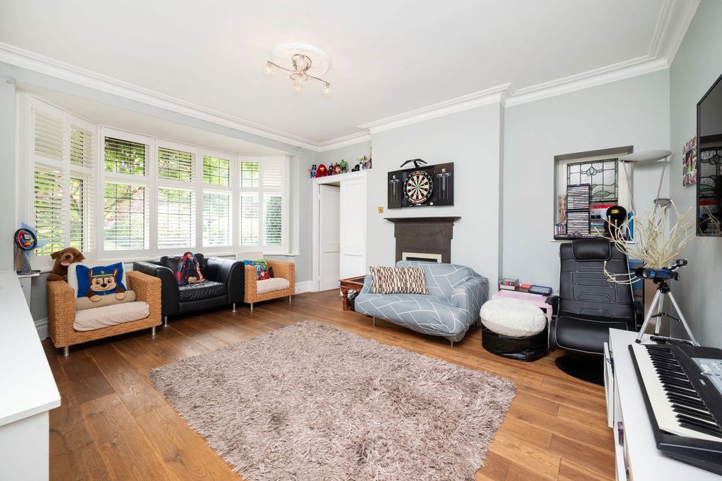 Additional image 5 of 5 bed detached house for saleHeathfield Road, Bushey WD23