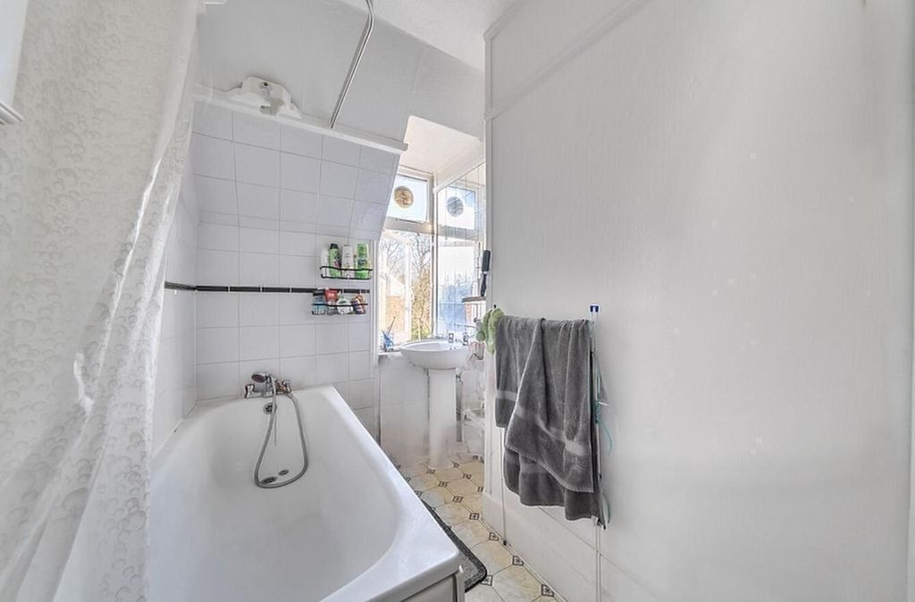 Additional image 9 of 2 bed flat for saleLower Camden, Chislehurst, Kent BR7