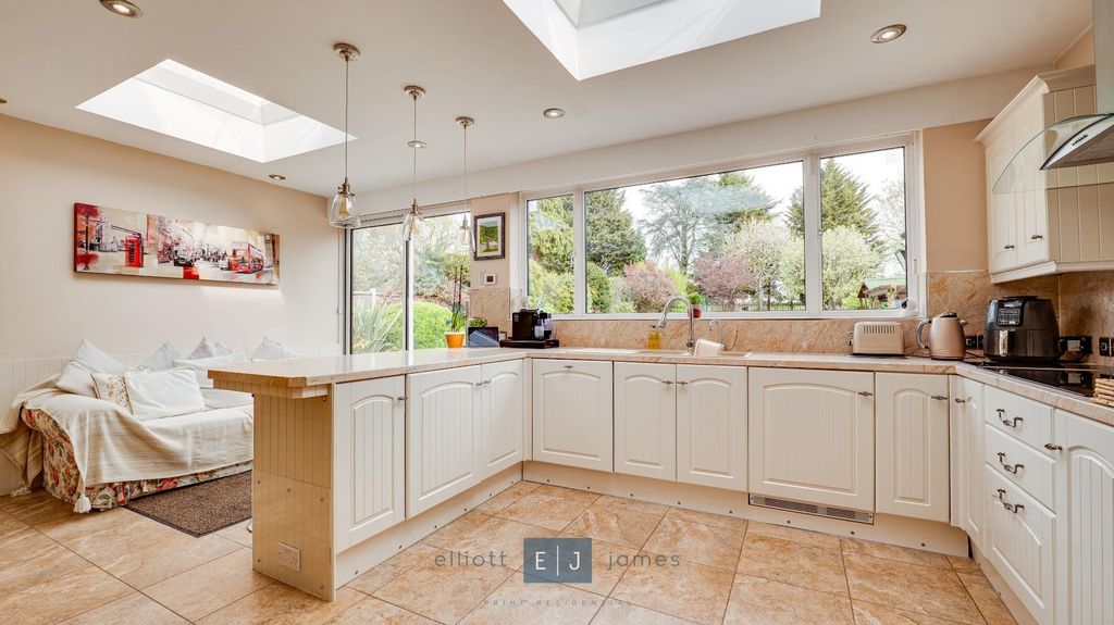 Additional image 12 of 5 bed detached house for saleLee Grove, Chigwell IG7