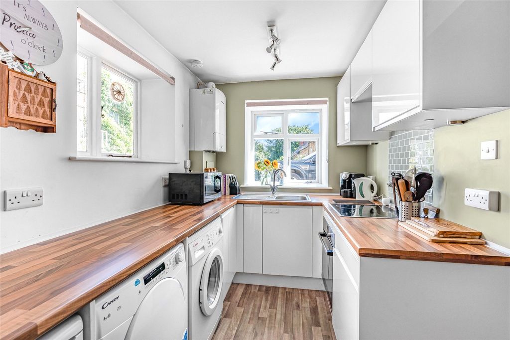 Additional image 2 of 2 bed flat for saleKings Head Court, New Street, Chipping Norton, Oxfordshire OX7