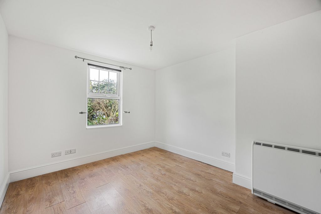 Additional image 3 of 2 bed flat for saleAshcroft Road, Cirencester, Gloucestershire GL7
