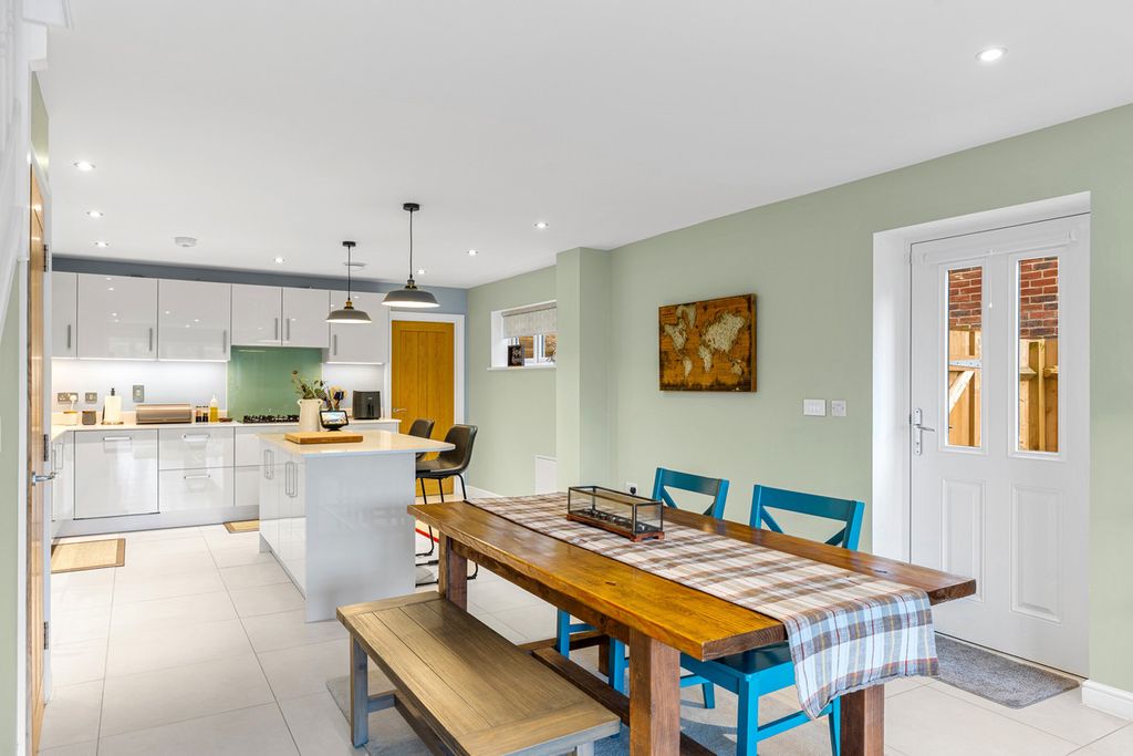 Additional image 2 of 3 bed semi-detached house for saleThe Crescent, Caterham CR3