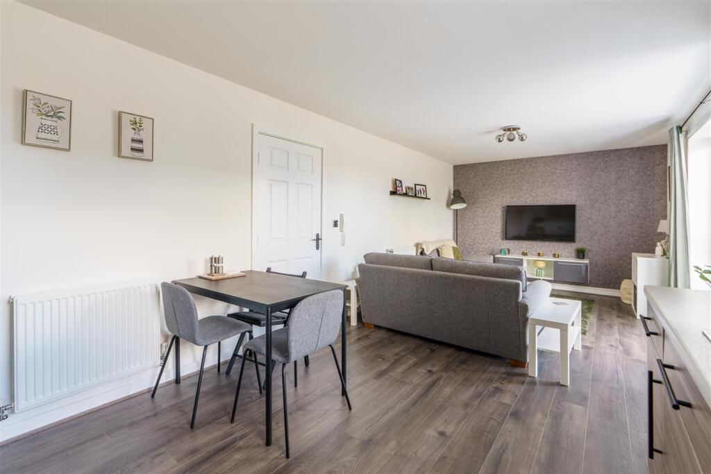 Additional image 2 of 2 bed flat for salePort Rise, Chatham ME4
