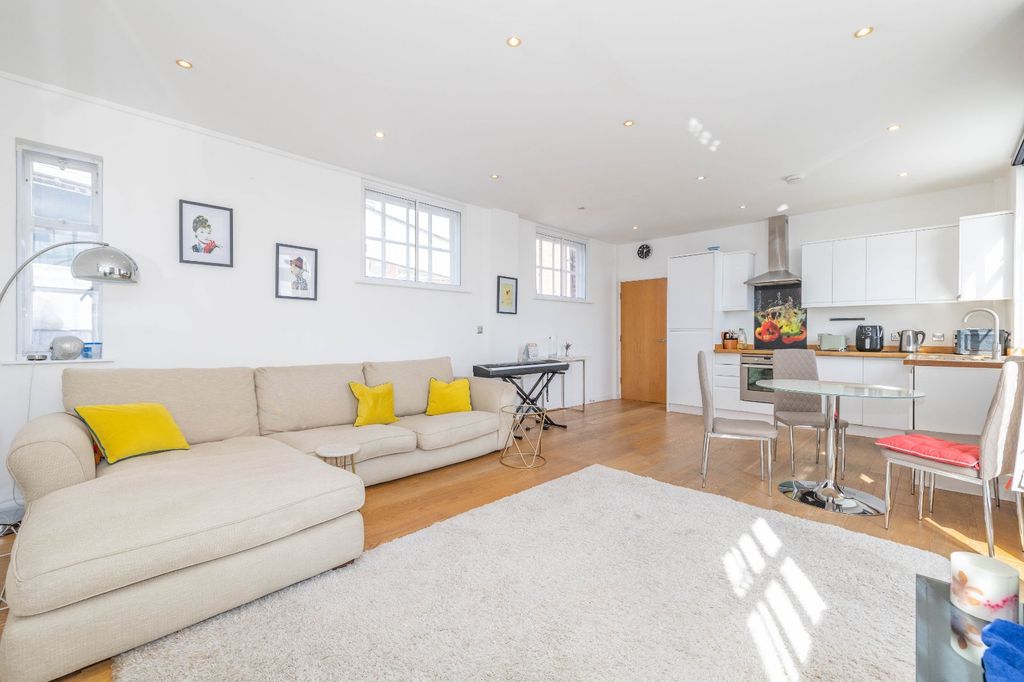 2 bed flat for saleStour Street, Canterbury, Kent CT1