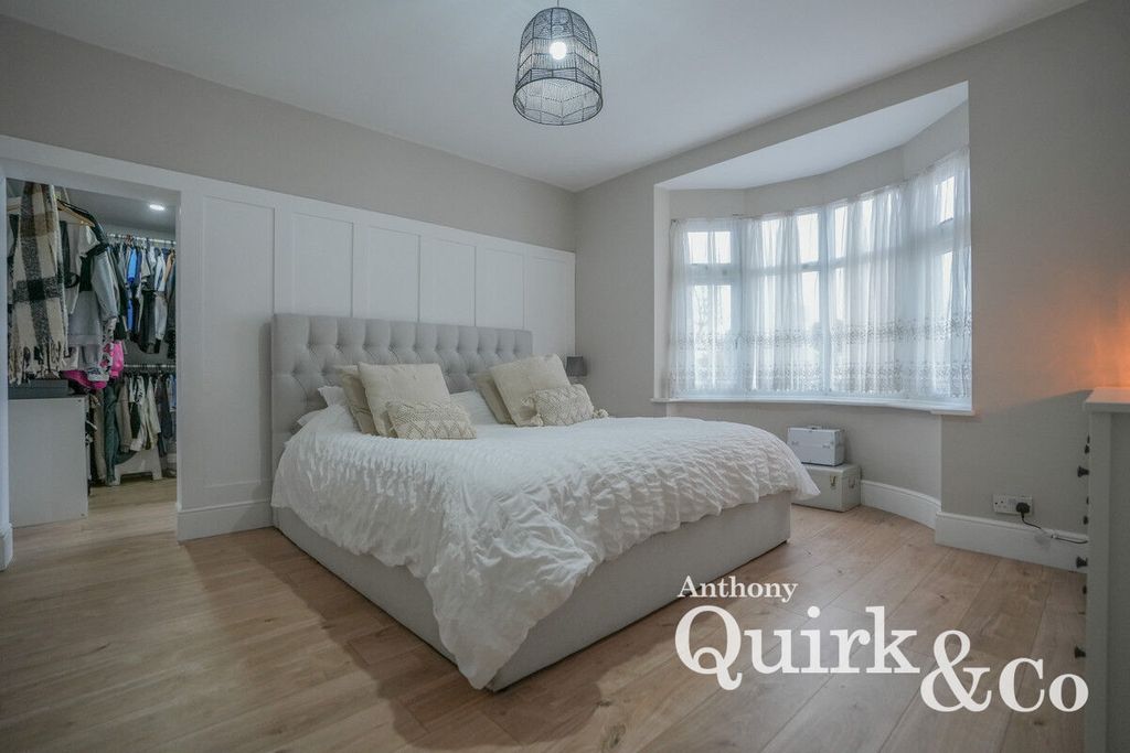 Additional image 8 of 4 bed detached bungalow for saleThe Parkway, Canvey Island SS8