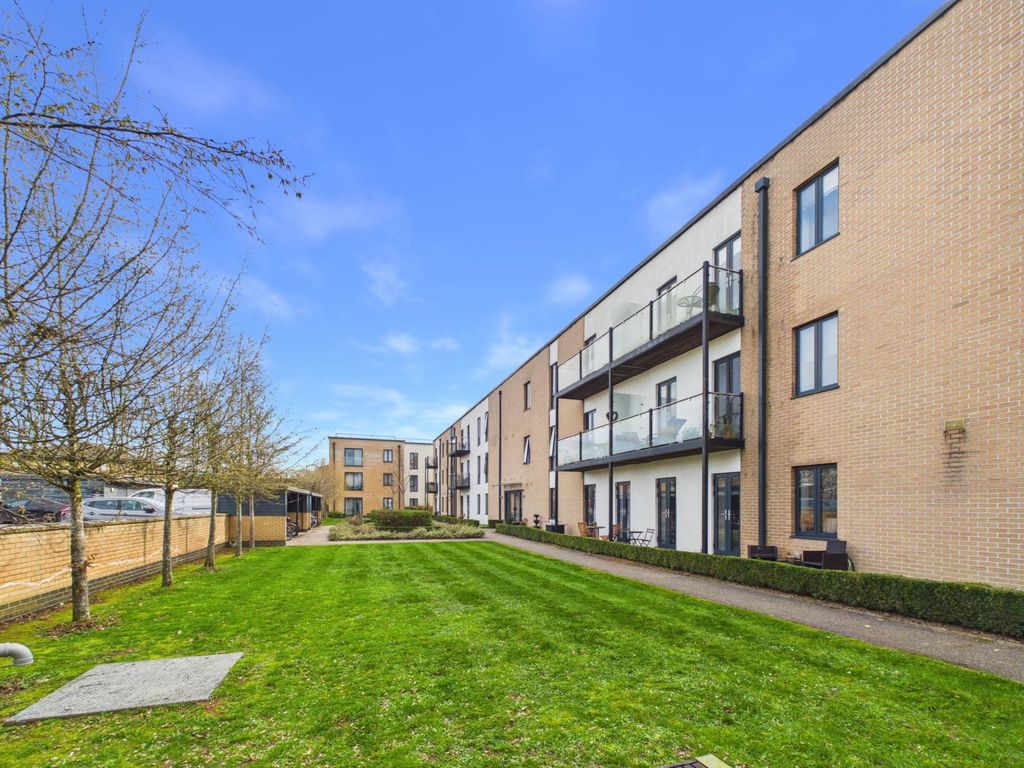 2 bed flat for saleLatimer House, Angus Court OX9