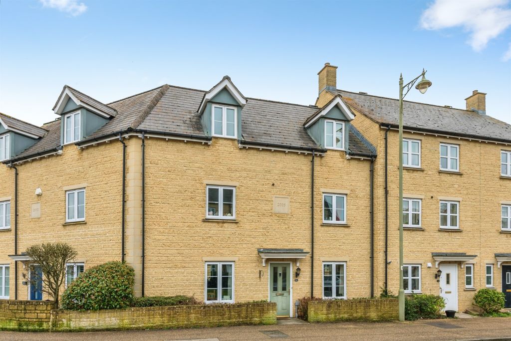 5 bed terraced house for saleElmhurst Way, Carterton OX18