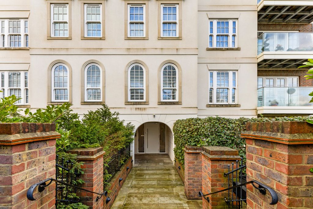Additional image 17 of 2 bed flat for saleSparrows Herne, Bushey WD23