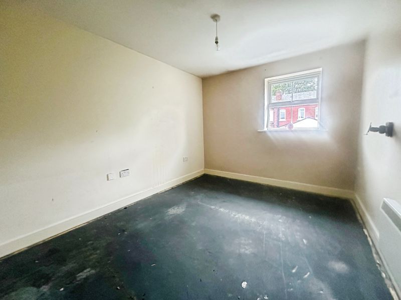2 bed flat for saleNew Bridge Gardens, Bury BL9 photo 5