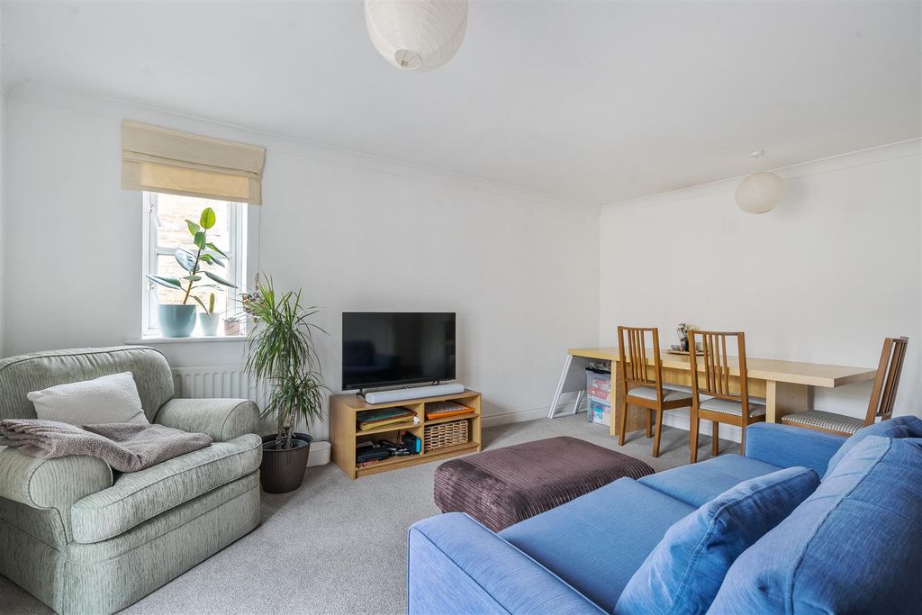 Additional image 3 of 3 bed flat for saleChapel Mews, Chippenham SN15