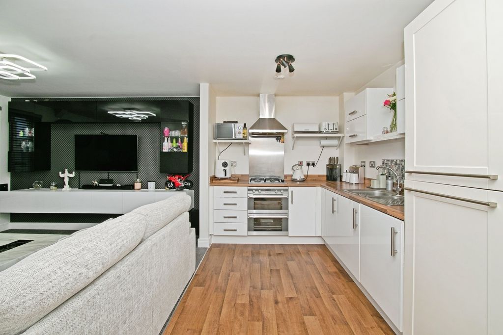 Additional image 7 of 2 bed flat for saleKerrier Way, Camborne, Cornwall TR14