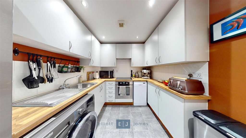 Additional image 2 of 2 bed flat for saleStag Lane, Buckhurst Hill IG9