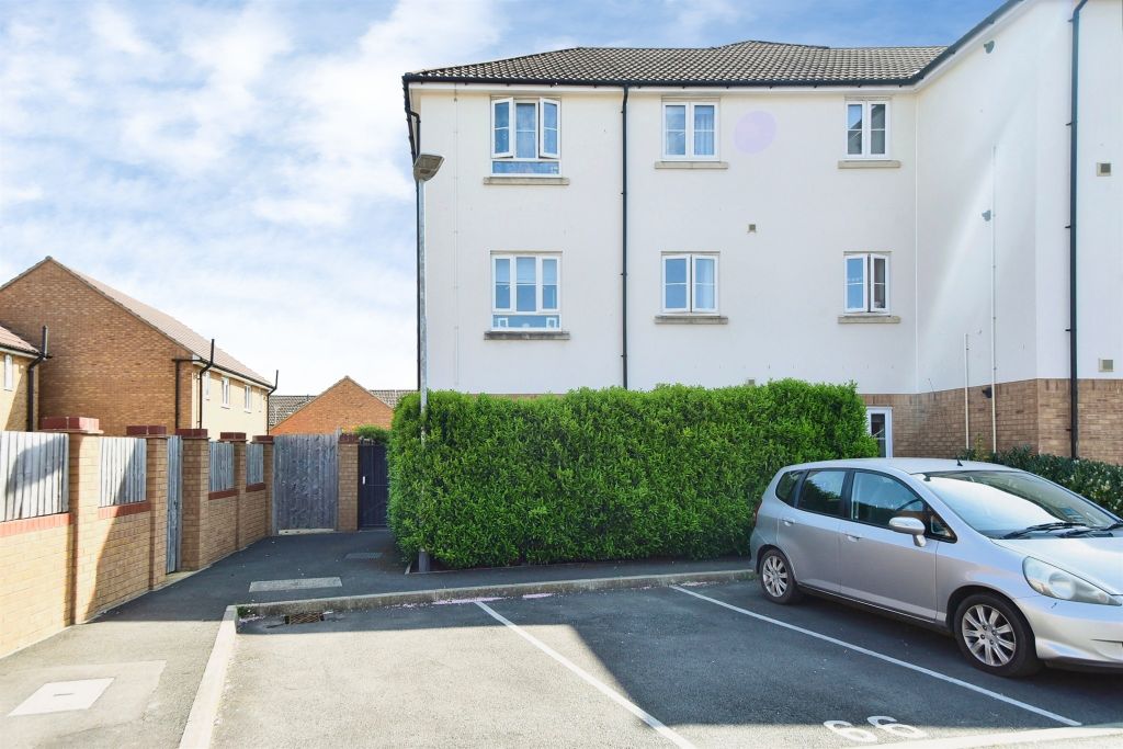 2 bed flat for saleWoodroffe Square, Calne SN11 photo 2