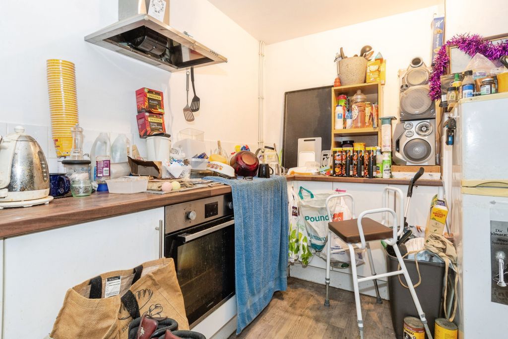 Additional image 4 of 2 bed flat for saleCommercial Street, Gunnislake PL18