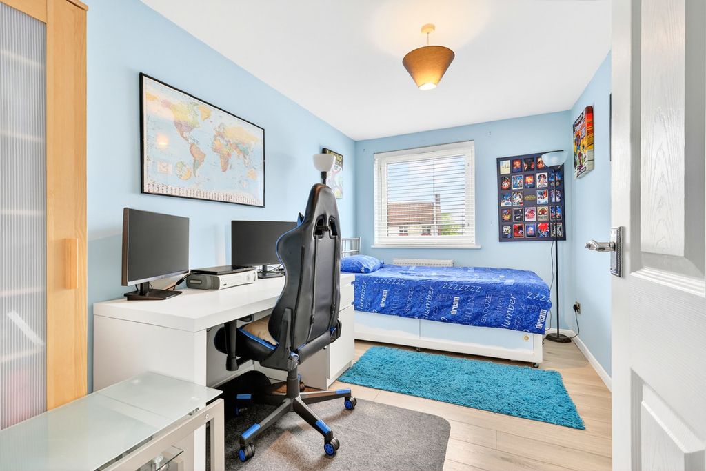 Additional image 13 of 2 bed flat for saleHigh Street, Hadleigh SS7