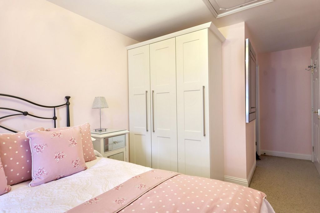 Additional image 10 of 4 bed semi-detached house for sale12 Cherry Tree Way, Carterton OX18